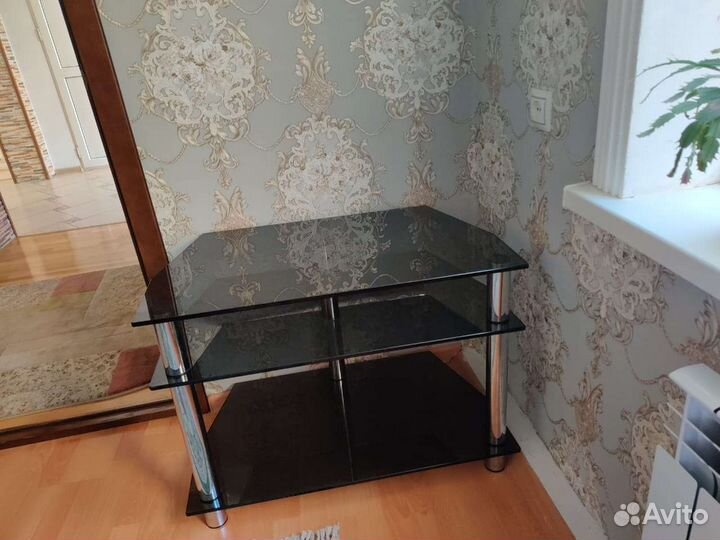 Стеклянная тумба