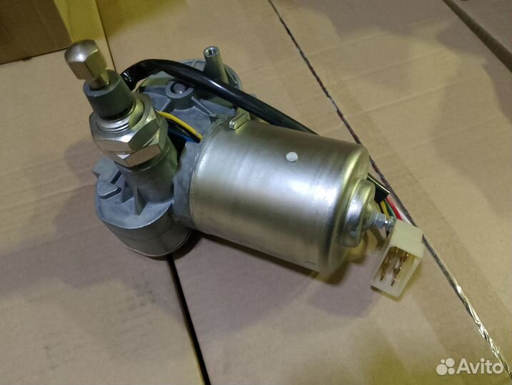 Моторедуктор стеклоочистителя лиаз, лаз правый