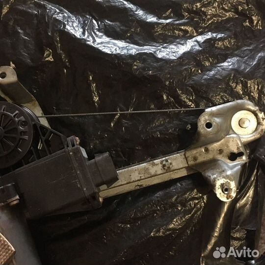 Стеклоподъемник задний левый Opel Vectra B