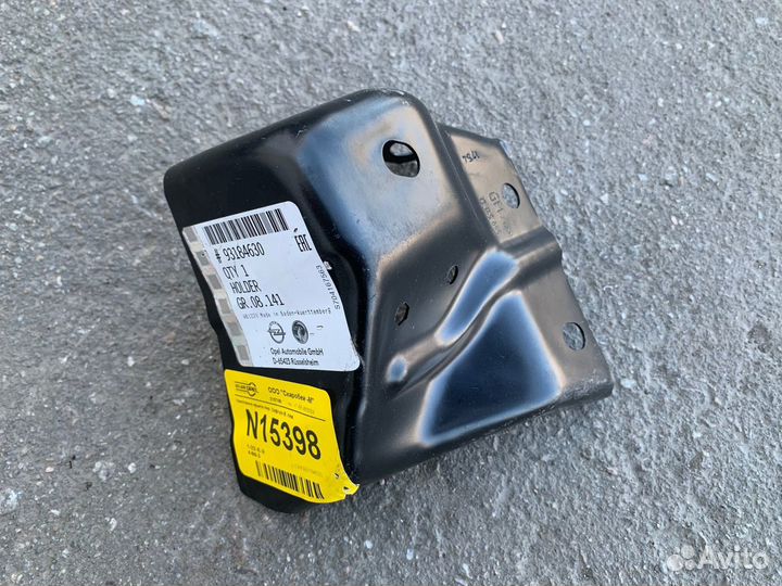 Кронштейн крыла переднего левого Zafira B