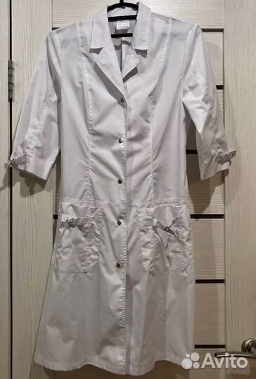 Белый медицинский халат