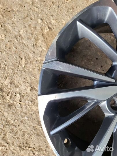 Geely coolray диск литой R18 1штука