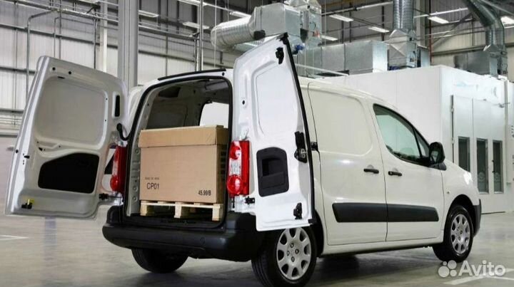 Водитель с личным грузовым автомобилем