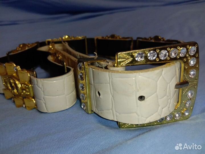 Пояс белый звеньевой со стразами Скарпион