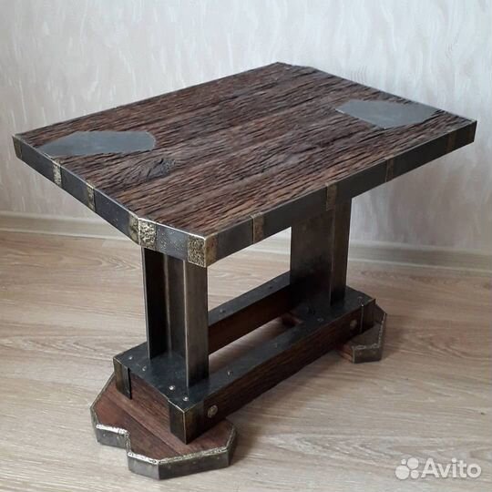 Дизайнерский стол в стиле лофт из дерева и металла