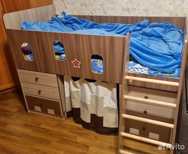 Кровать Айвенго с лесенкой, тумбочками и матрасом