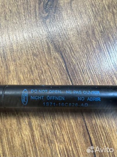 Амортизатор капота передний Ford Mondeo III 2 2007