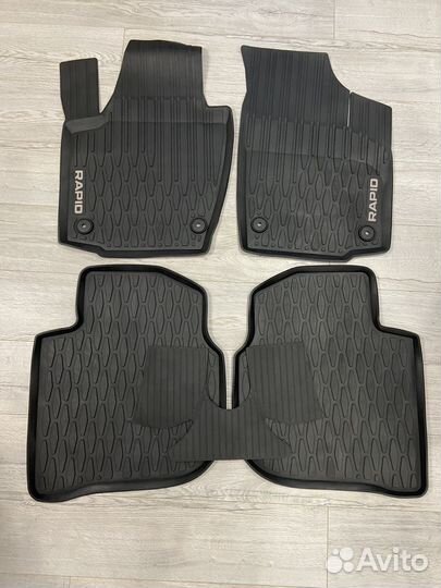 Оригинальные резиновые ковры Skoda Rapid