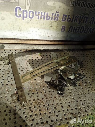 Стеклоподъемник задний правый Mitsubishi Outlander