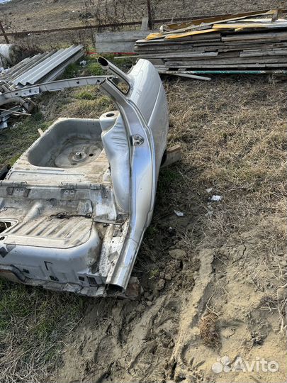 Заднее крыло машины