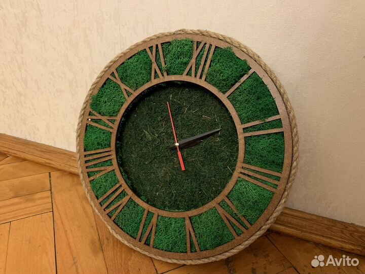 Часы из стабилизированного мха