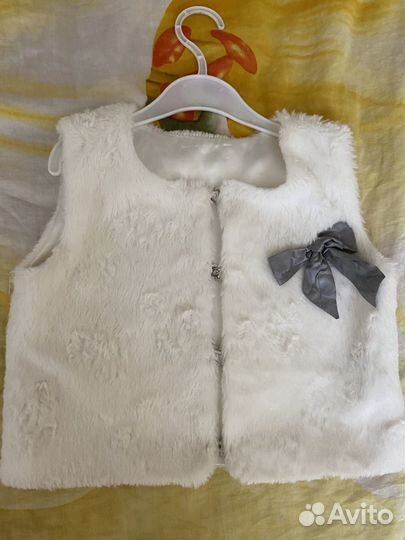 Жилетка для девочки нарядная
