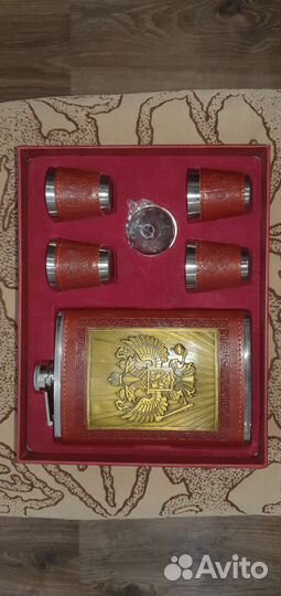 Набор подарочный с фляжкой и рюмками