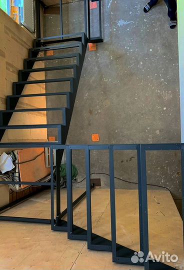 Метлличесакую лестницу Изготовим