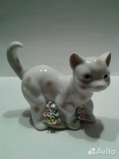 Фигурка-статуэтка