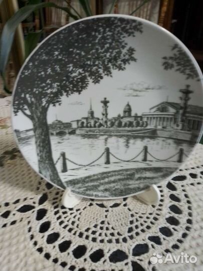 Настенная тарелка