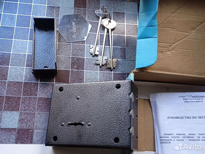 Замок дверной