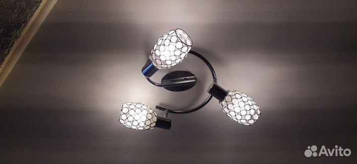 Люстра потолочная и два бра на стены