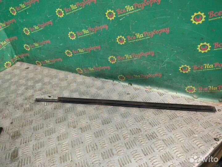 Бархотка стекла дверей задняя левая Peugeot 408