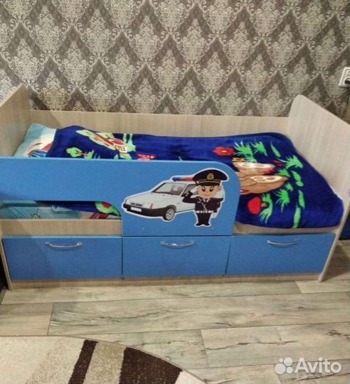 Детская кровать с бортиком