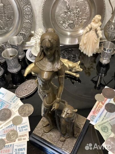 Бронзовая Статуэтка 