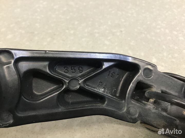 Поводок стеклоочистителя передний правый Toyota Co