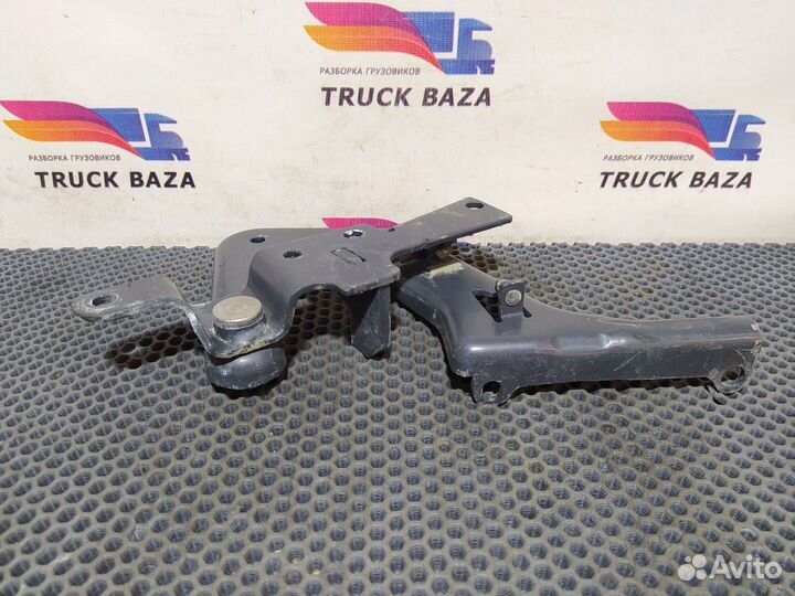 Петля подножки обслуживания правая Volvo FH