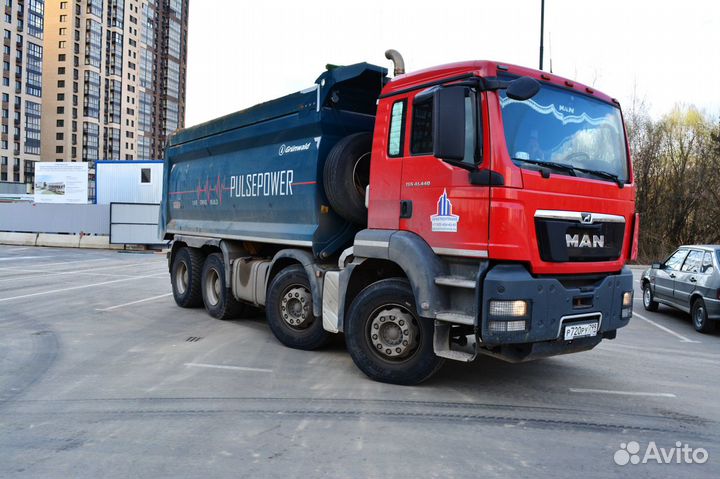 Водитель самосвала