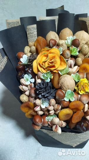 Съедобные букеты из орехов и сухофруктов