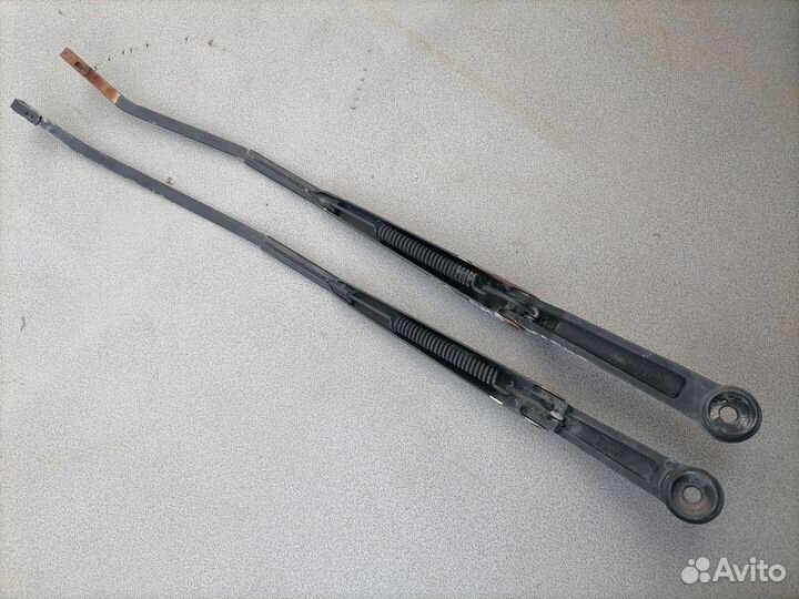 Поводок стеклоочистителя (дворник) Kia Sephia