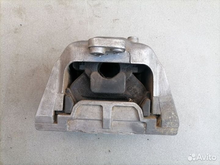 Опора двигателя правая VW Golf IV/Bora 1997-2005