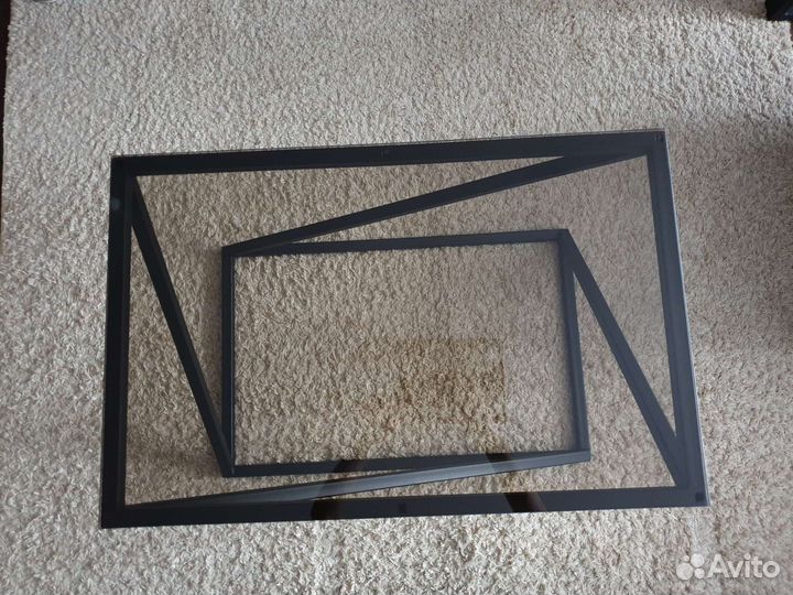 Стеклянная тумба под аудиотехнику