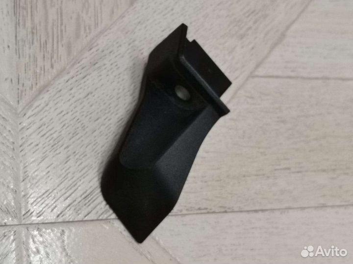 Audi A5 8w Упор капота кронштейн порога