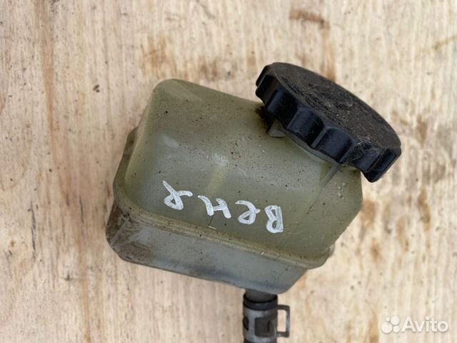 Тойота авенсис 2 250 бачок гура