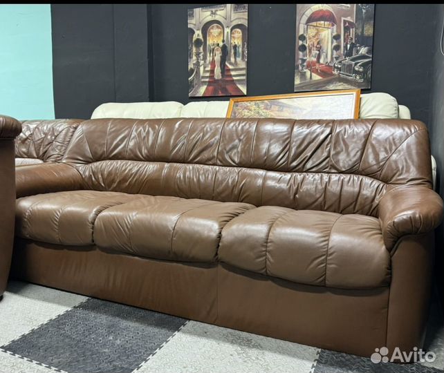 Кожаный диван