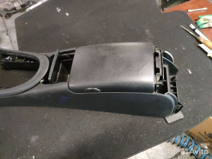 Центральный подлокотник Mercedes-Benz CLS-Класс