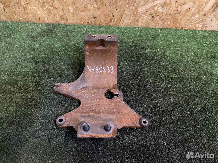 Кронштейн крепления катализатора volvo XC90 B5