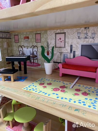 Домик кукольный