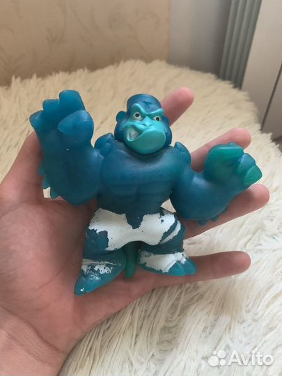 Он очень сильно тянется внутри него орбизы