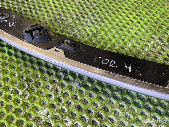 Накладка кронштейн фары R на Kia Sorento 4 2020-нв