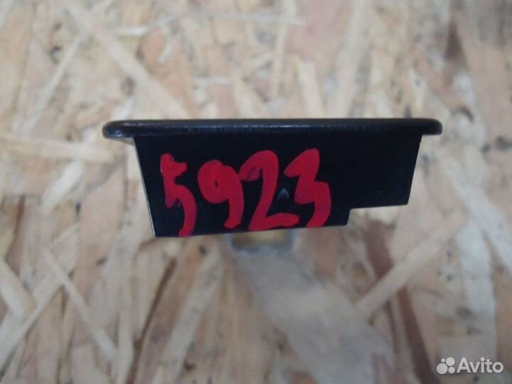 Кронштейн Volkswagen Passat CC cawb 2009