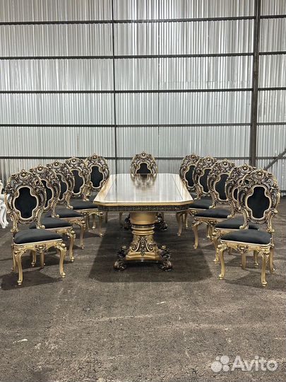 Стол и стулья