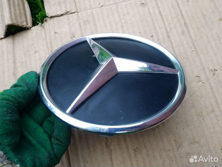 Эмблема решетки радиатора Mercedes W205