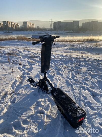 Электрсамокат зимний с гусеницей SnowScooter