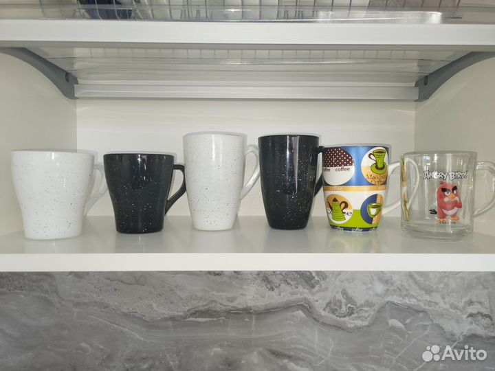 Отдам кружки и кухонные принадлежности