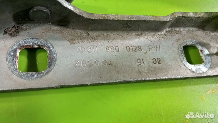 Петля капота для Mercedes-Benz W211