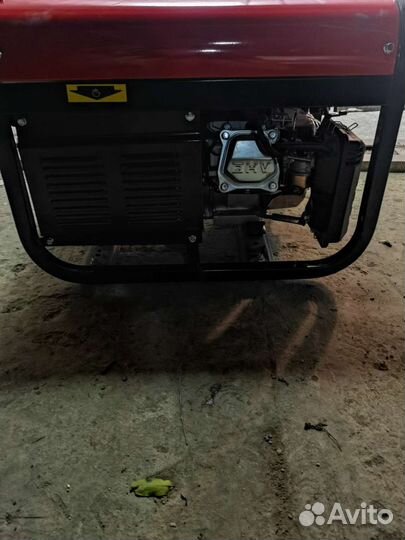 Бензиновый генератор новый
