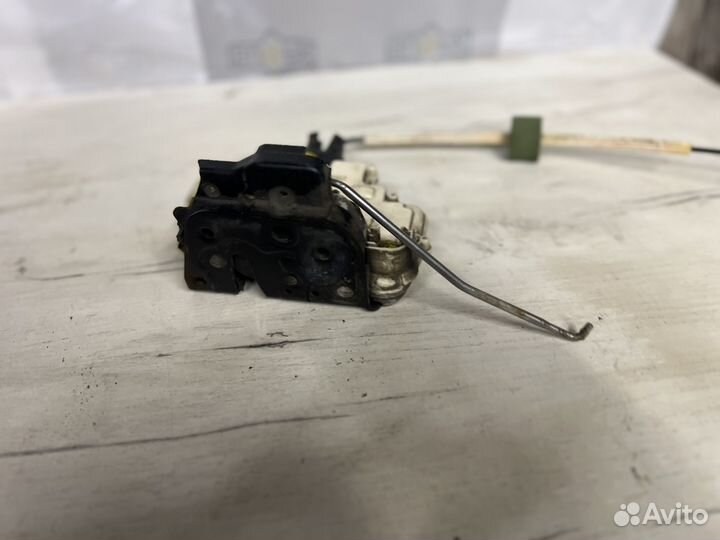 Замок двери audi A6 C6 передний правый