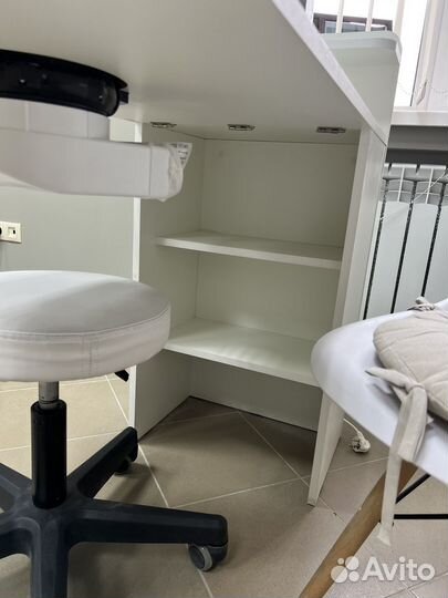 Стол для маникюра с вытяжкой
