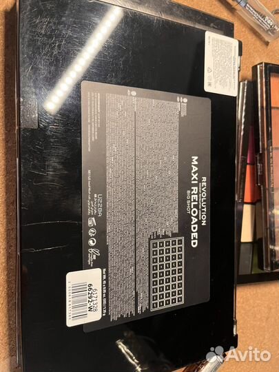 Палетка теней для век Makeup Revolution